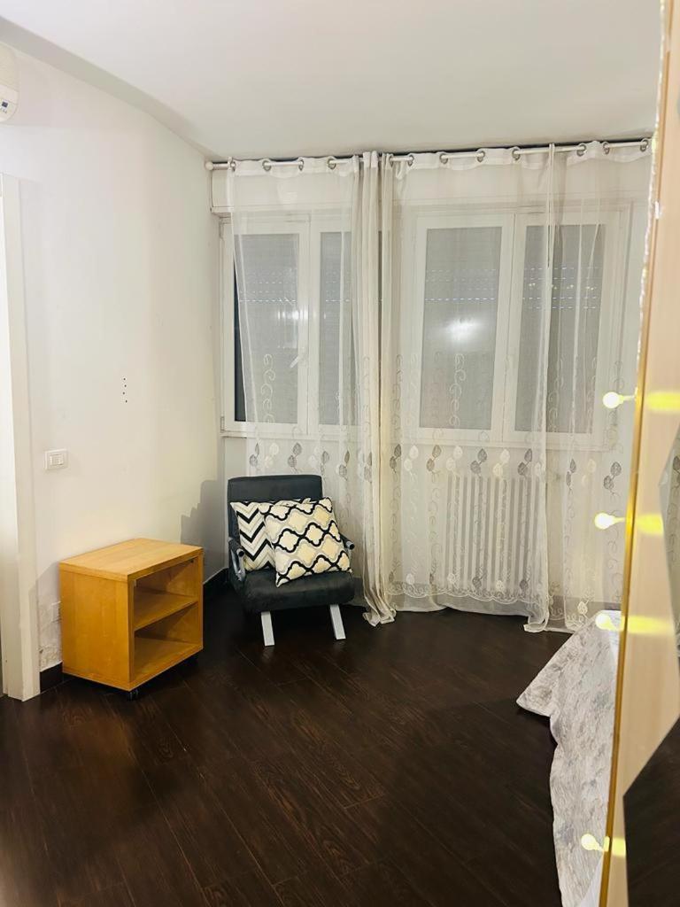 Easy Room Italy Prada Milan Exterior photo